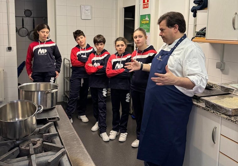 Marcos Morán vuelve al cole para hacer picatostes